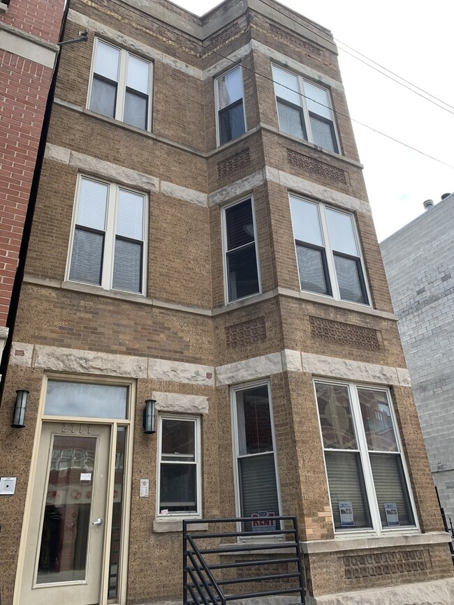 Photo - 2717 N Halsted St Unidad 1F Rental