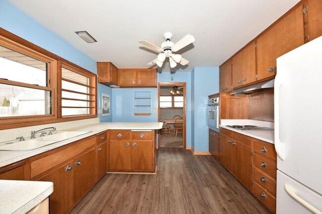 Photo - 1927 N 118th St