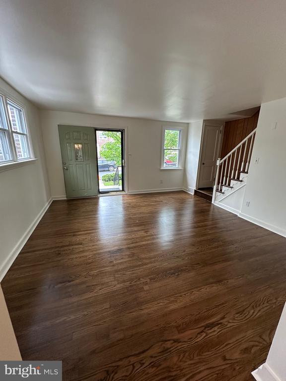 Photo - 1122 Coyne Pl