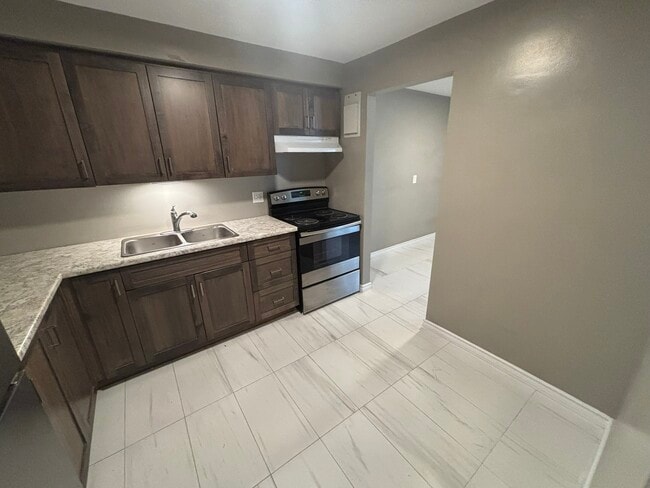 Photo - 50 Queenston Dr Unit 107