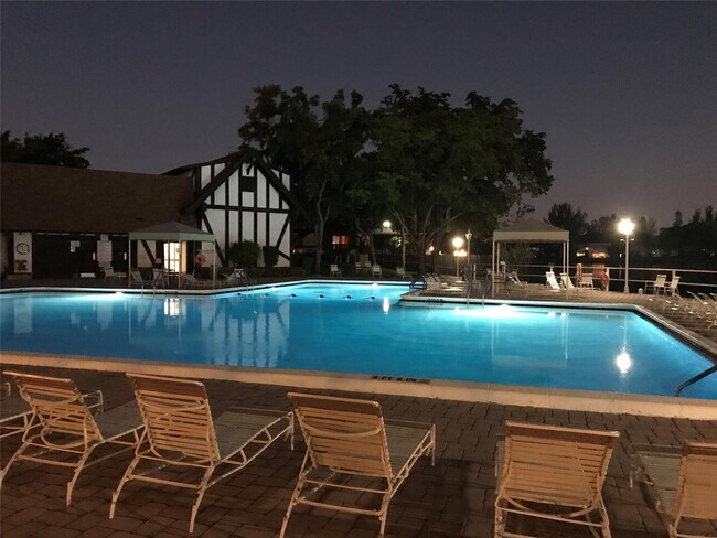 Photo - 3710 Inverrary Dr Unit 2u