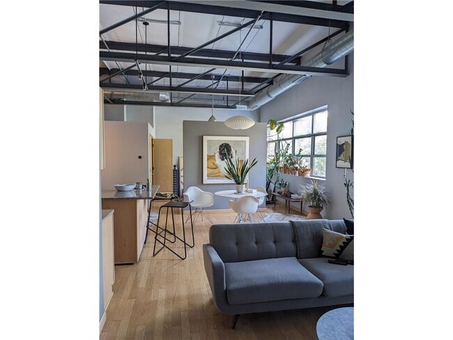 Building Photo - 111 E Franklin Ave Unit 307