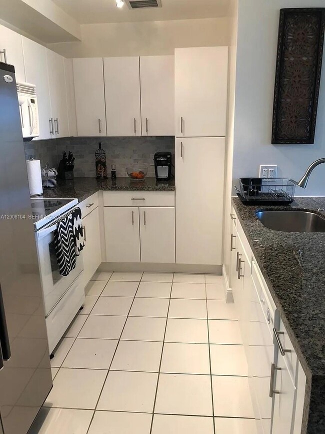 Photo - 2400 SW 27th Ave Unit 304