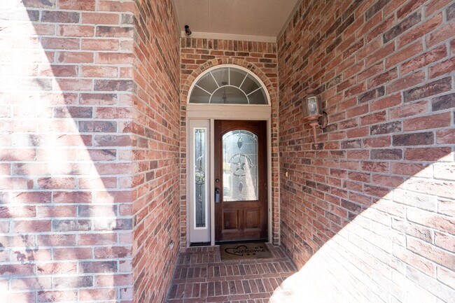 Photo - 2910 Sandleigh Dr