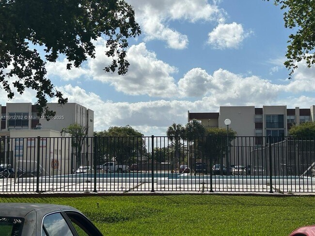 Photo - 9401 SW 4th St Unidad 111