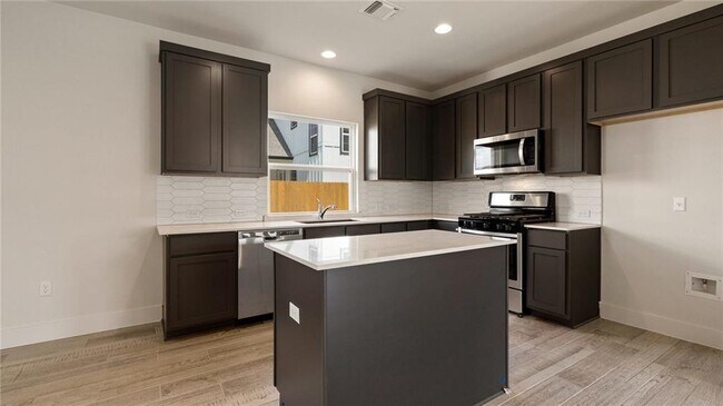 Photo - 7812 Hillock Terrace