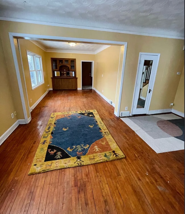 Photo - 1345 Arkwright St N