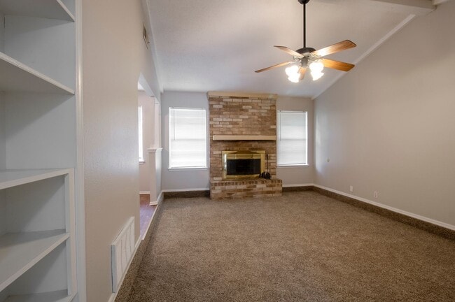 Photo - Charming Eastmoor Home: Perfect for Your New Adventure!