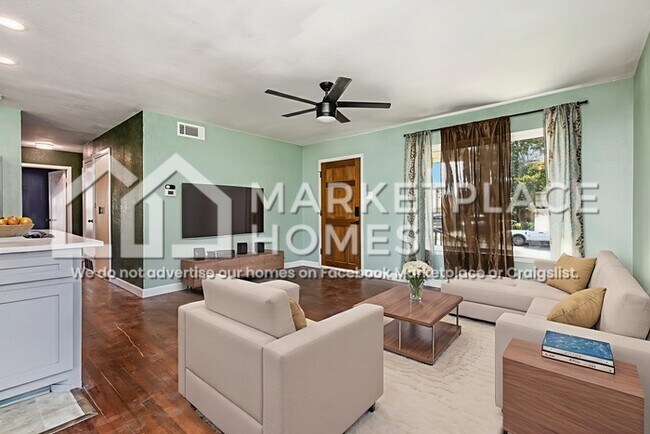 Photo - 9308 Lindaro Ln