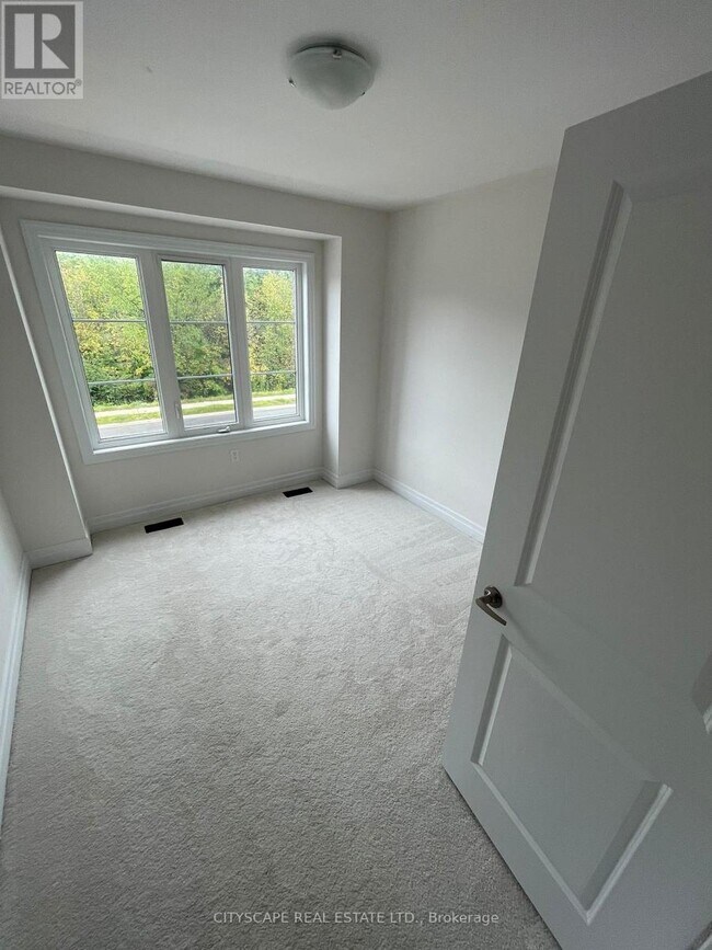 Photo - 9249 White Oak Ave