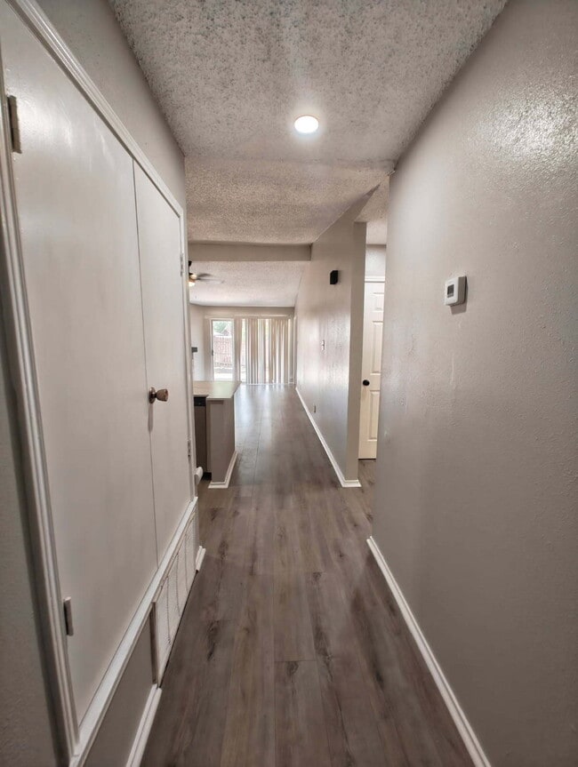 Photo - 5512 Lochmoor-
