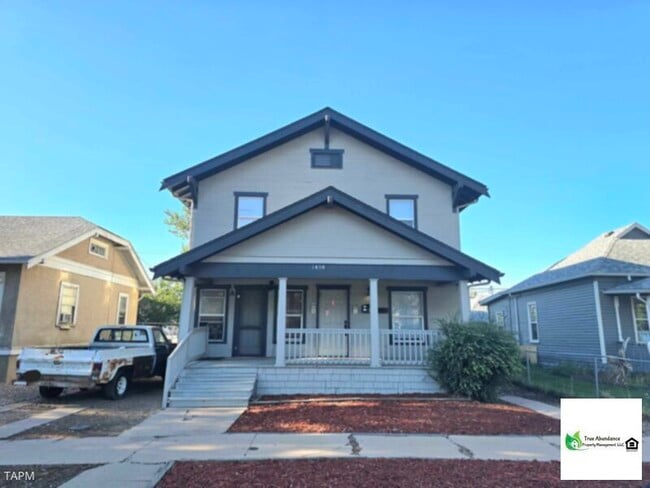 Building Photo - Spacious 2 Bedroom Apartment