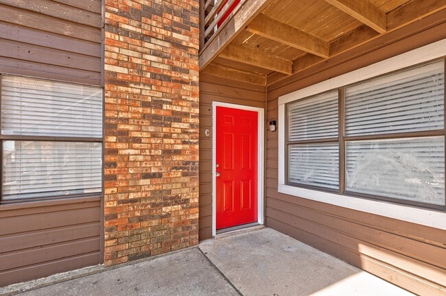 Photo - $899 Move In Special - Beautiful 2 bedroom 2 bathroom Apartment with Washer/Dryer hookups Unit 2902-C
