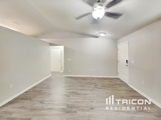 Photo - 1090 3rd Ave