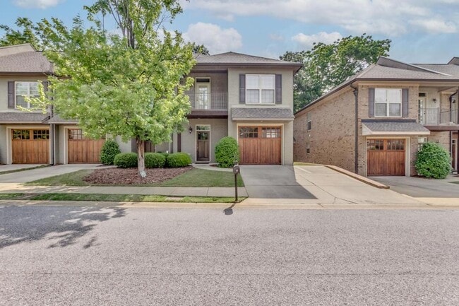 Building Photo - 2800 Belle Chase Ln