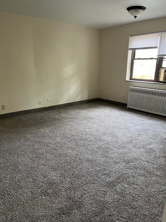 Photo - 440-444 W 9th St