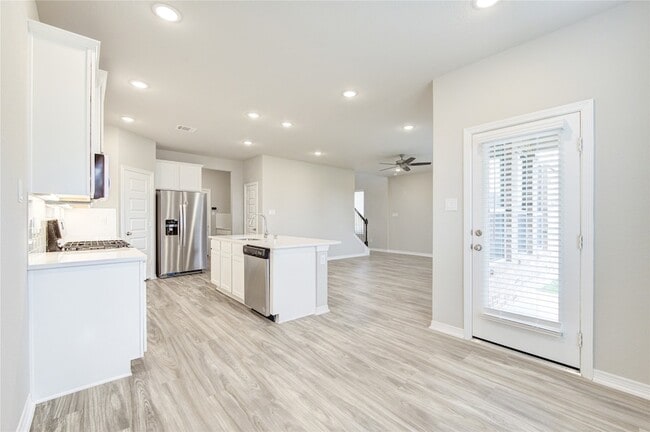 Photo - 812 Laguna Grn Ln