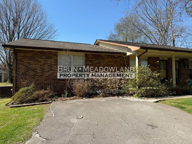 Photo - 3719 Mooers St