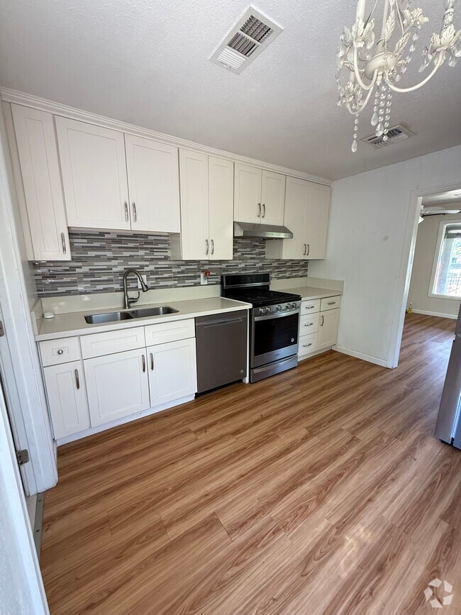 Building Photo - 4512 Live Oak St Rental