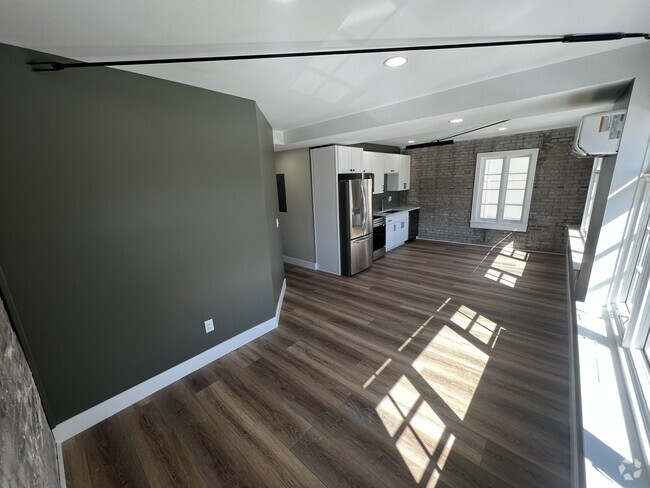 Building Photo - 208 S Jackson St Unit 202 Rental