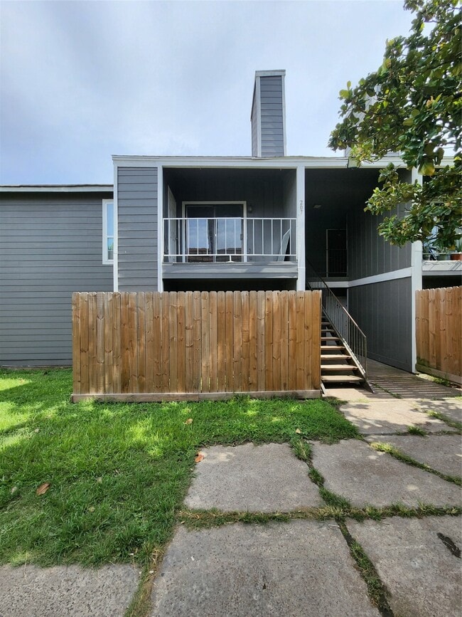 Building Photo - 8034 Antoine Dr Unit 207 Rental
