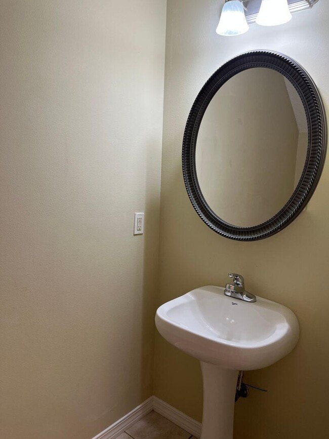 Photo - 202 Johnson Ct