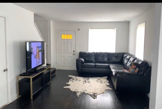 Photo - 4200 H St SE Unit Upper