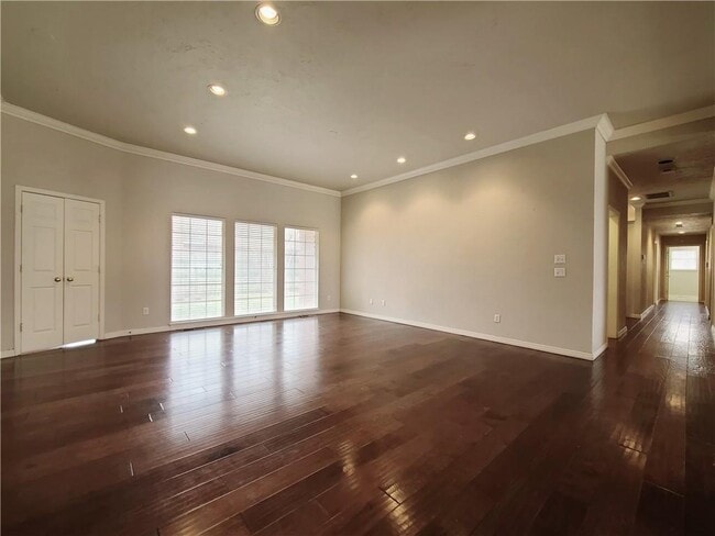 Photo - 5604 NW 106th St