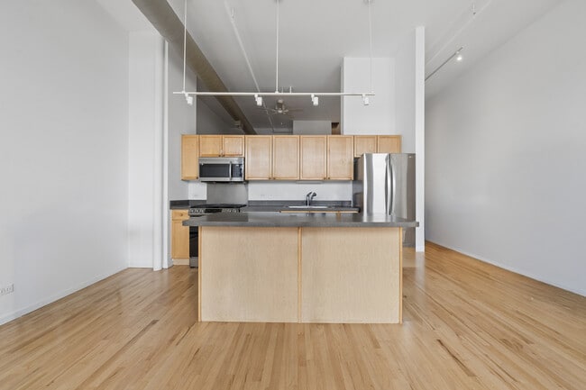 Photo - 3151 N Lincoln Ave Unit 304