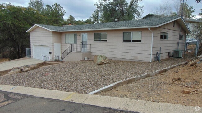Building Photo - 811 Heritage Cir Rental