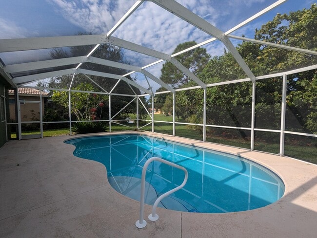 Photo - 601 Waverly Cir
