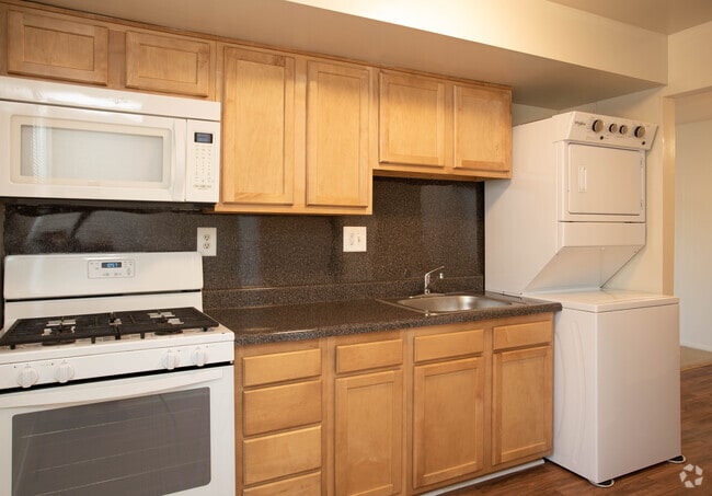 1BR, 1BA - 627 SF - Essex Park Apartments and Townhomes