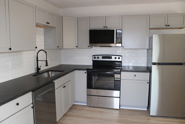 Photo - Spacious and inviting 5-bedroom, 2.5-bath home located in Kansas City, MO