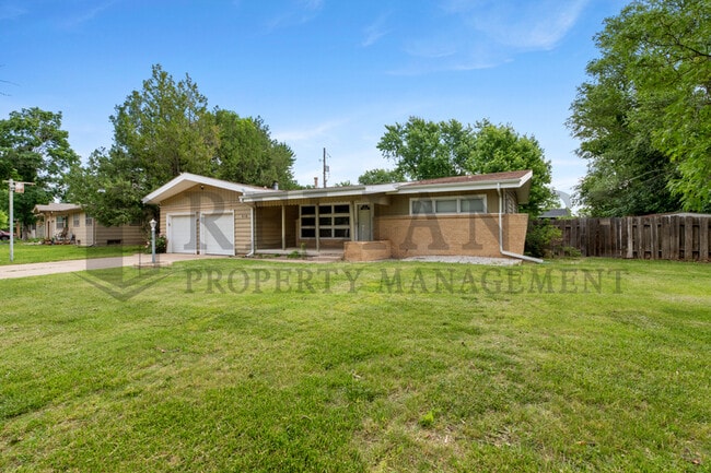 Photo - 614 N Brownthrush Ln