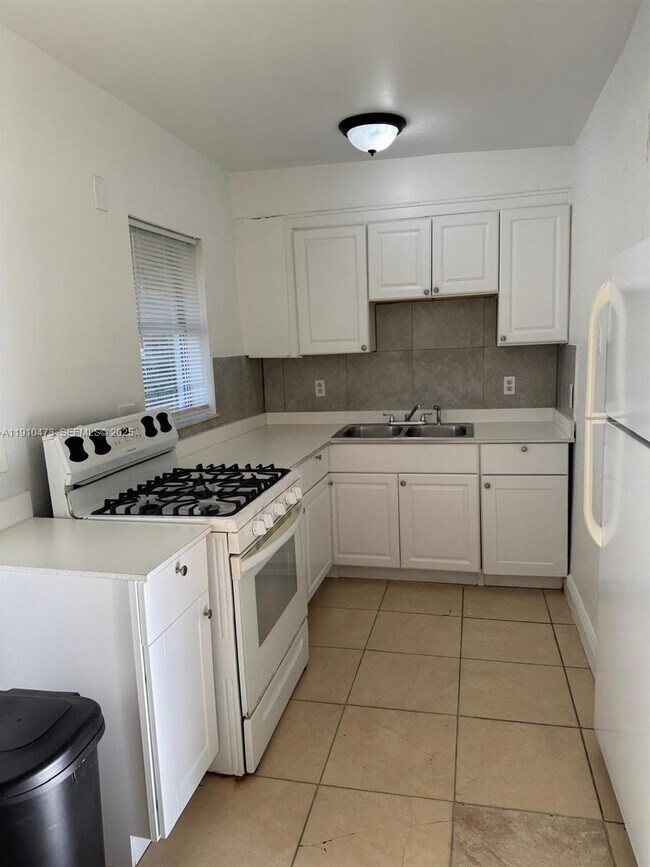 Photo - 1820 Funston St Unit B