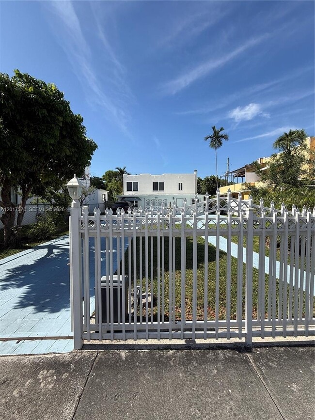 Photo - 2232 SW 5th St