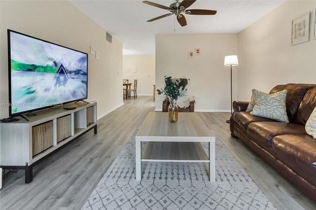 Photo - 7300 NW 17th St Unidad 220