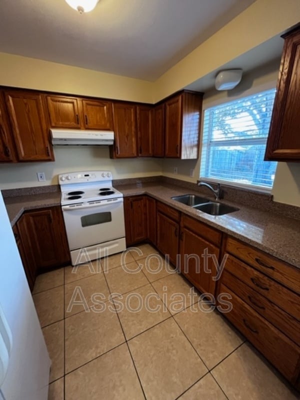 Photo - 1011 Idlebriar Way