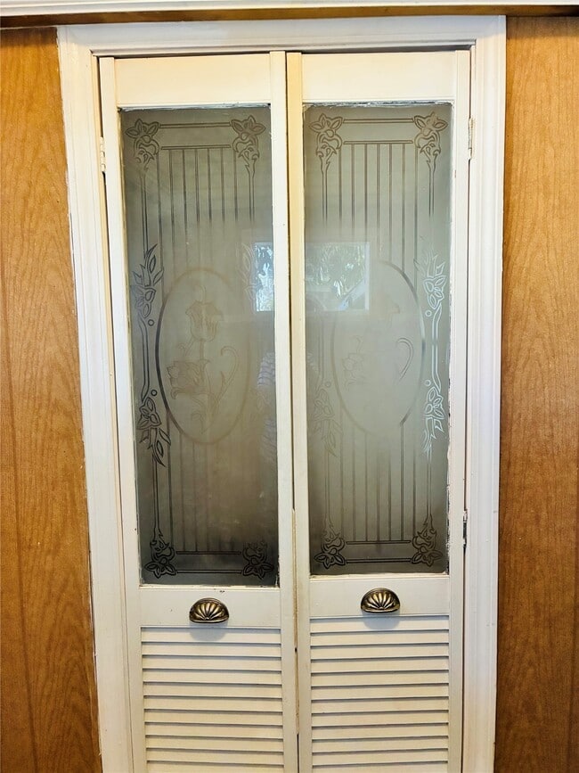 Photo - 702 Caplin St