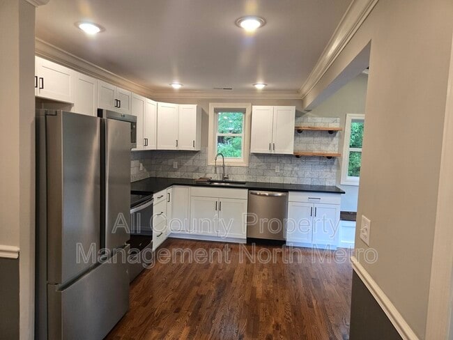 Building Photo - 545 Lakeview Dr Unit A