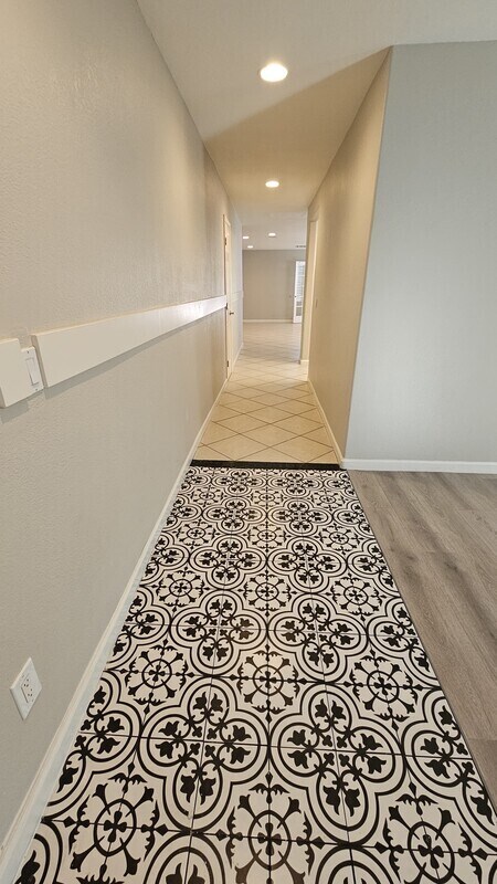 Photo - 711 S Roca St