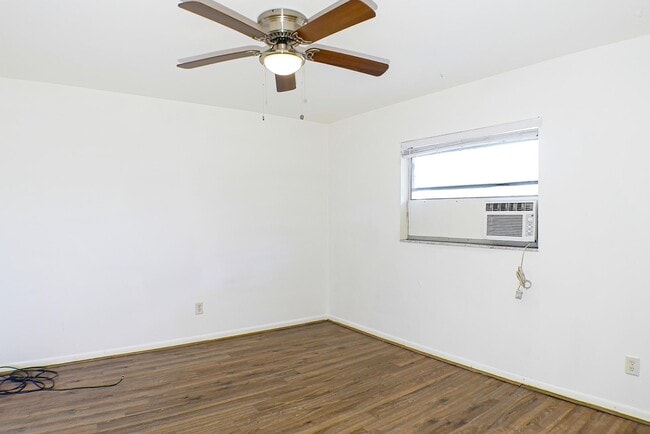 Photo - 19091/19095 Holly Road Unidad 19091 Holly Road