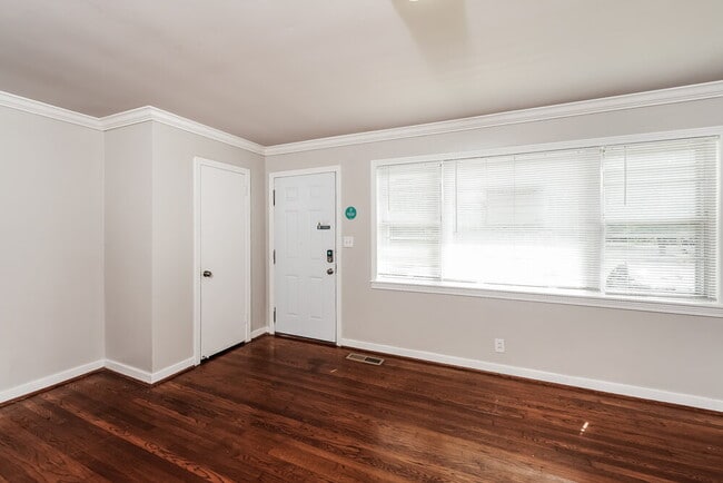 Photo - 828 5 Mile Rd