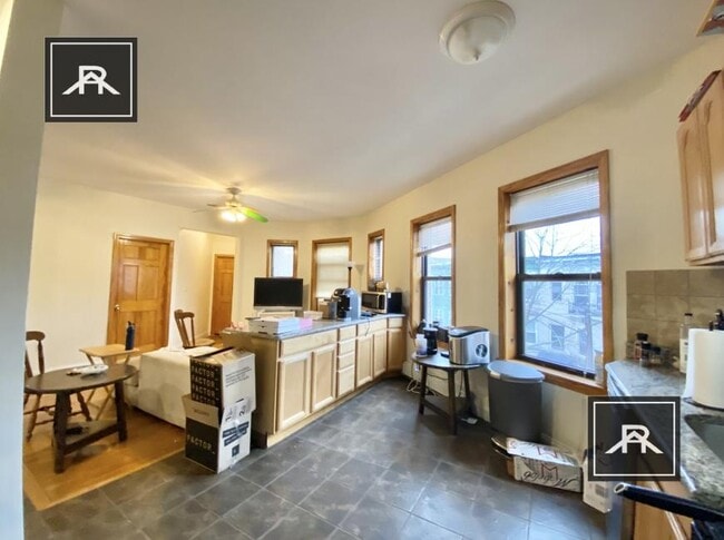 Building Photo - 4 bedroom in Brighton MA 02135 Unit 3 Rental