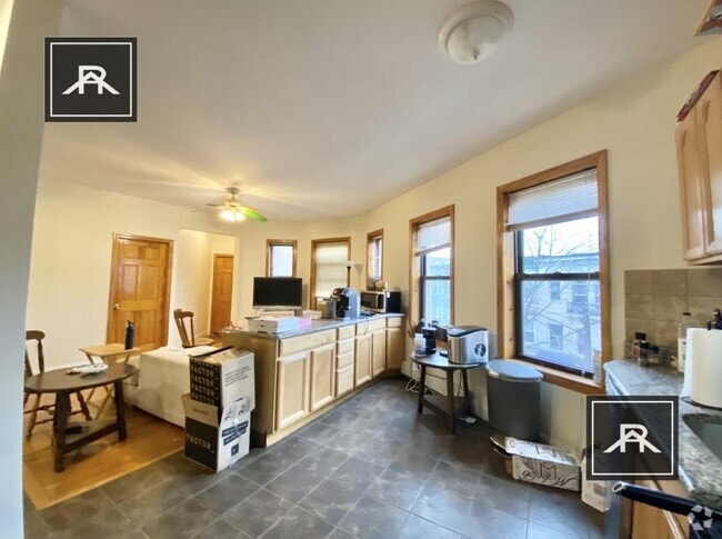 Building Photo - 4 bedroom in Brighton MA 02135 Unit 3 Rental