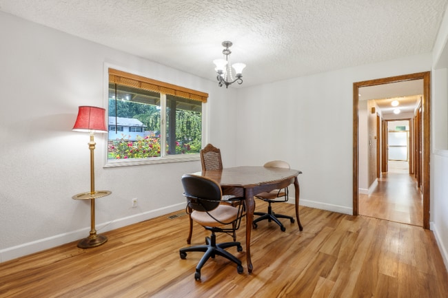 Photo - 9423 NE Woodridge St