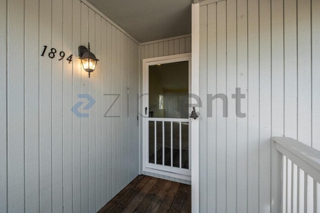 Photo - 1894 Shirley Dr