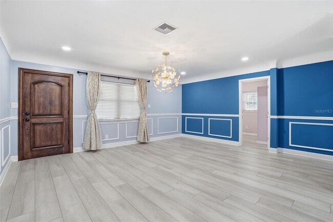 Photo - 2121 Park St N