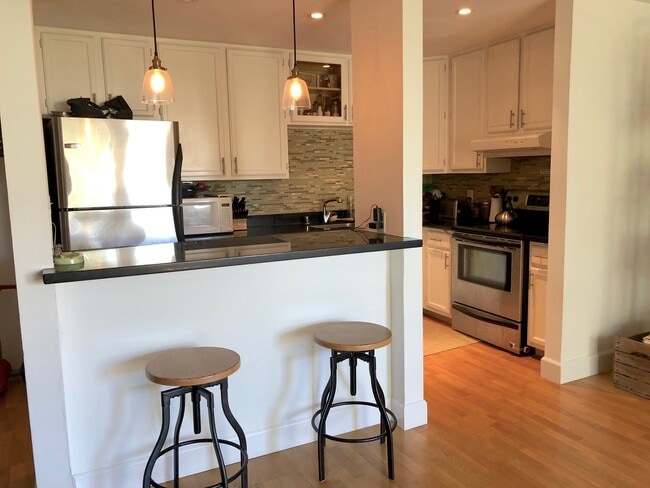 Building Photo - 2225 23rd St Unit 305 Rental