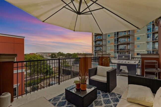 Photo - City Living with Skyline Views!